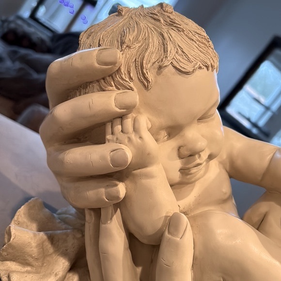 SOLD Newborn In Loving Hands Sculpture Baby Sleeping Figurine Indoor Outdoor Art - Picture 4 of 17
